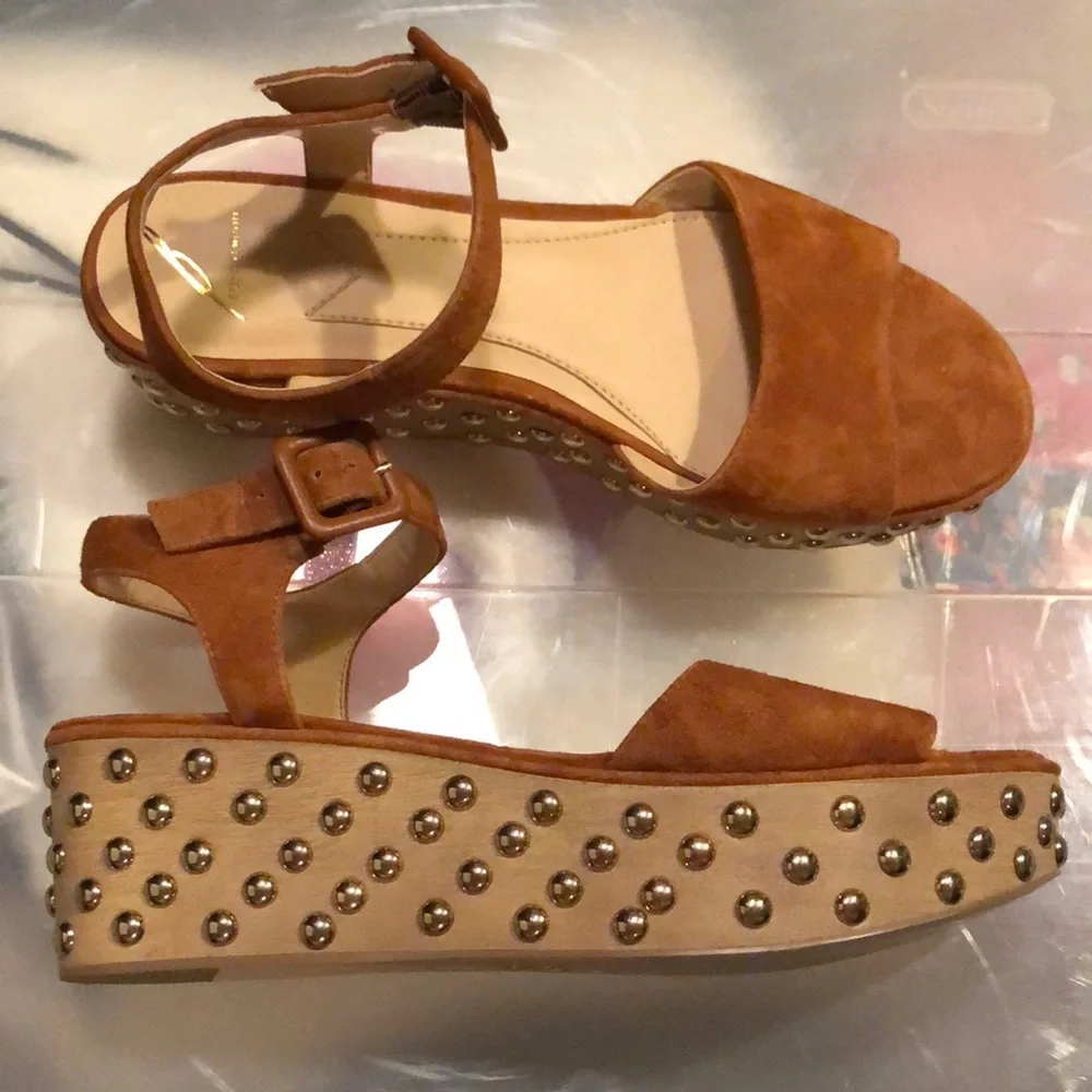 Brian Atwood gorgeous suede tan brown cognac platform sandals heels 10 studded - Picture 2 of 7